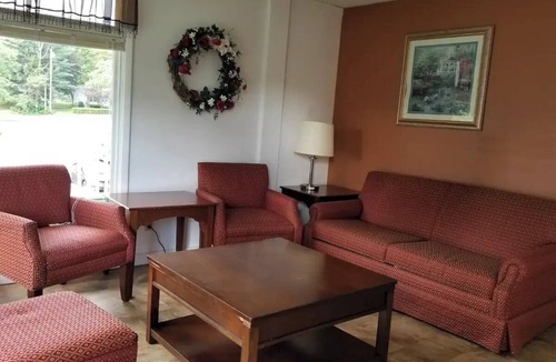 Lake George Hotel | Charming 2-bedroom hotel suites with AC, WiFi in lovely Lake George