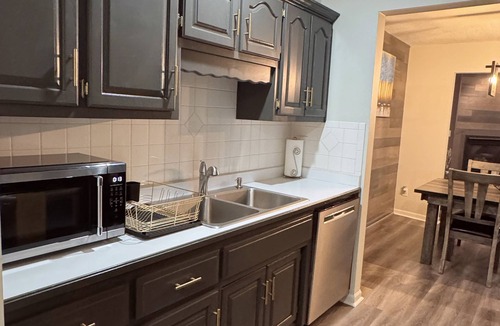 Lee's Summit Apartment | Charming 2-bedroom apartment in fabulous Lee's Summit Downtown
