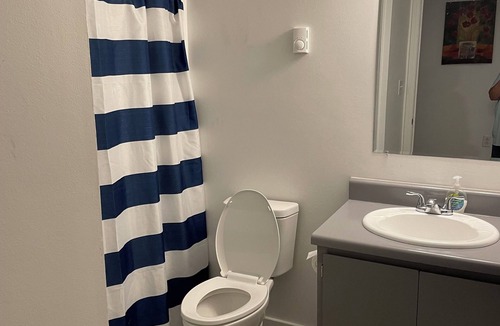 Marble Hill Apartment | Charming 2-bedroom apartment in fabulous Marble Hill with AC