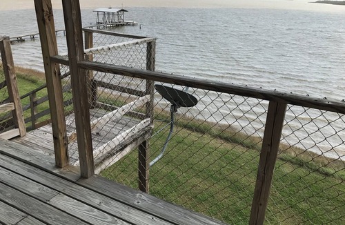 Port Lavaca House | Charming 2-bedroom house with a beautiful view, WiFi, AC in Olivia