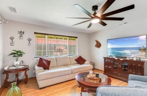 Rancho Cordova House | Charming 2-Bedroom Home With Private Office and Backyard