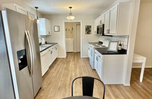 St. James House | Charming 2-bedroom, 2-bathroom house with WiFi, AC in brilliant Saint James