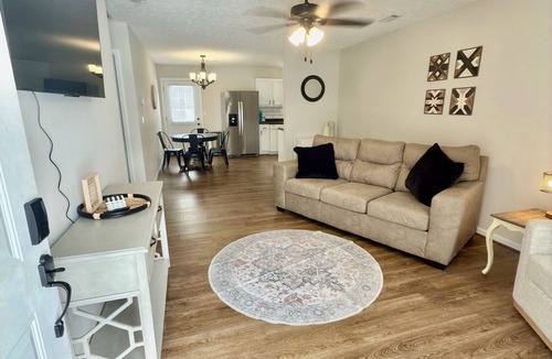 St. James House | Charming 2-bedroom, 2-bathroom house with WiFi, AC in brilliant Saint James