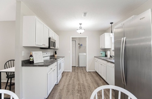 St. James House | Charming 2-bedroom, 2-bathroom house with AC and WiFi in Saint James