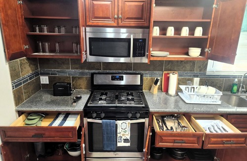 Northwest Los Angeles Heights Apartment | Charming 2-bedroom apartment in delightful San Antonio, minutes from downtown.