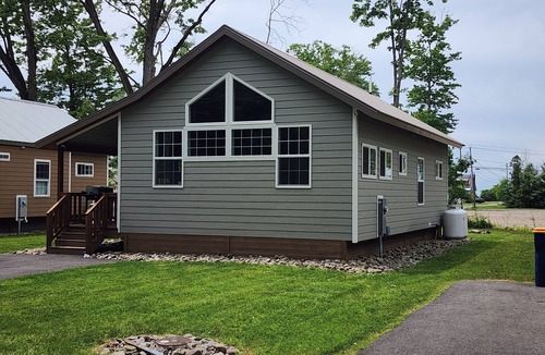 Blossvale House | Charming 2-bedroom house in Sylvan Beach