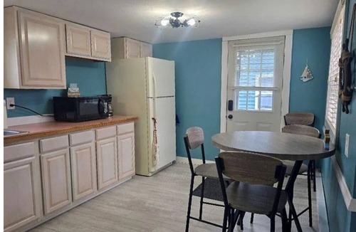 Sylvan Beach Cottage | Charming 2-bedroom cottage in Sylvan Beach 2 blocks from the beach!