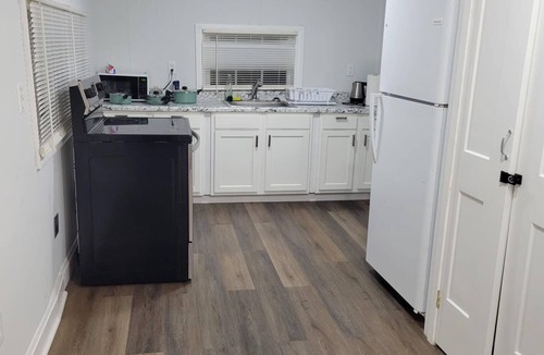 Williamston House | Charming 2-bedroom house in Williamston with AC
