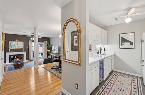 North Chesterfield Condo | Charming 2-Bedroom Vintage Modern Condo in Midlothian with AC, Wi-Fi, Pool