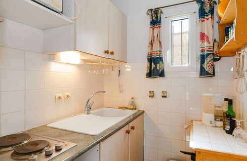 Gruissan Villa | Charming 2-Bedroom Villa with Terrace in Gruissan - Sleeps 4, Pet-Friendly, Secure Parking