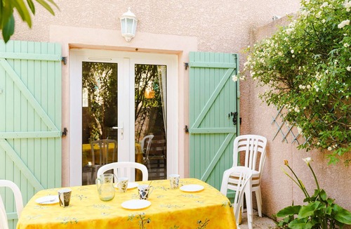 Gruissan Villa | Charming 2-Bedroom Villa with Terrace in Gruissan - Sleeps 4, Pet-Friendly, Secure Parking