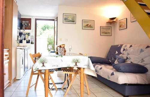 Les Ayguades House | Charming 2-Bedroom Villa with Pool, 400m to Beach, Private Parking