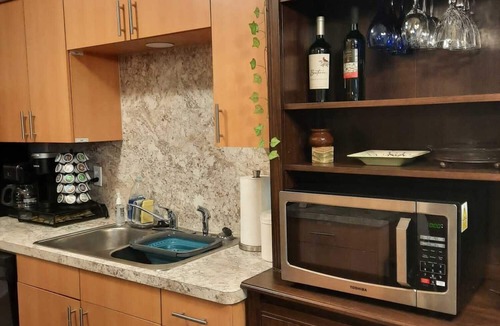 North Austin Civic Association Villa | Charming 2-bedroom villa in pleasant Austin with WiFi, AC