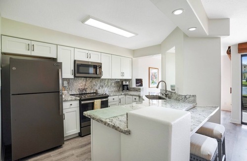 Hanamaulu Condo | Charming 2-bedroom Villa A/C, Resort Access, Pools, Beach Front, Free Parking!