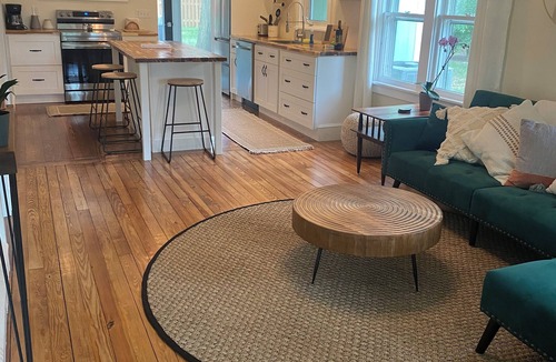 North East Cottage | Charming 2-bedroom water oriented cottage with water access