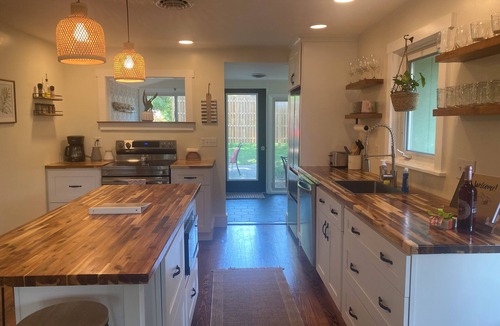 North East Cottage | Charming 2-bedroom water oriented cottage with water access