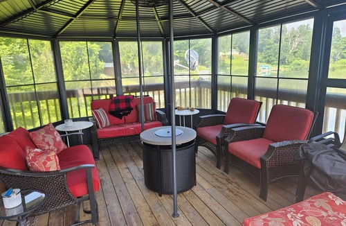 Campbellford Cottage | Charming 2-bedroom waterfront cottage with WiFi, AC, solarium, in campbellford