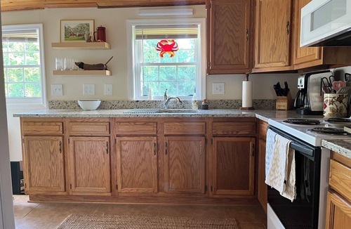 Mount Holly Cottage | Charming 2-bedroom waterfront cottage in Montross