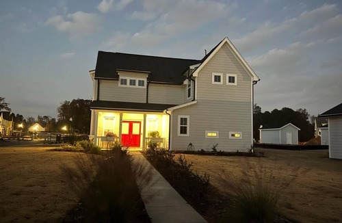 Sedgefield House | Charming 2 bedrooms, club house with pool, social area with gym, tennis and more