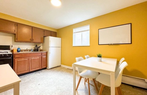 Mount Oliver Apartment | Charming 2 Bedrooms with Sofa Bed & WIFI!