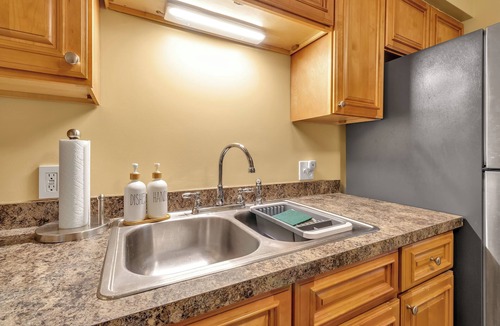 West Seneca Apartment | Charming 2-BR apartment with AC, WiFi and covered parking in lovely Buffalo!