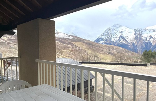 Peyragudes Apartment | Charming 2-BR Apt for 4, Near Slopes, Stunning Views, Parking & Spa Access in Peyragudes