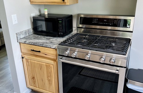 Potsdam House | Charming 2 BR home - newly renovated