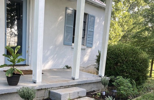 Boyd Tavern House | Charming 2 Floor Cottage on Picturesque Farm