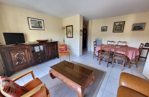 Les Sables d'Olonne Apartment | Charming 2-Bedroom Apartment with Balcony and Garage, Near Beach and Shops
