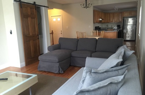 Highland Park House | Charming 2 level apartment