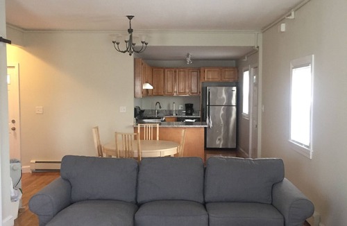 Highland Park House | Charming 2 level apartment