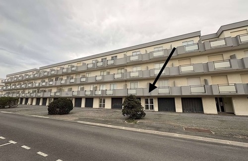 Port-la-Nouvelle Apartment | Charming 2-Room Apartment, 250m from Beach, Sunny Balconies, Private Parking