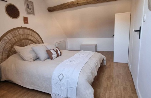 Clermont Apartment | Charming 2-room apartment, 1 Bedroom - Clermont Centre - Near train station