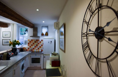 Avignon City Centre Apartment | Charming 2-room apartment classified 3 *at the foot of the palace, quiet, wooded terrace