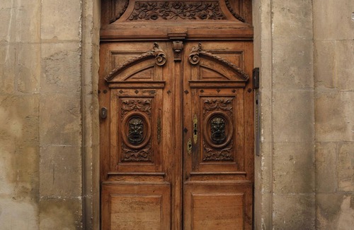 Avignon City Centre Apartment | Charming 2-room apartment classified 3 *at the foot of the palace, quiet, wooded terrace