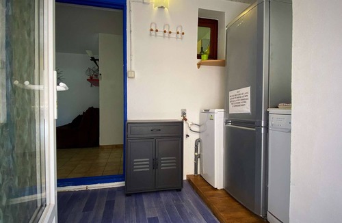 Les Ayguades House | Charming 2-Room House, 4 Sleeps, A/C, Terrace, BBQ, Near Beach and Shops, Pet-Friendly