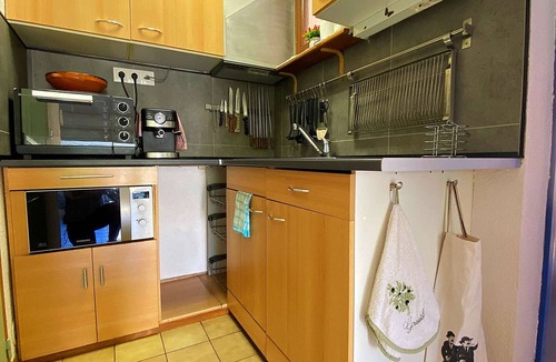 Les Ayguades House | Charming 2-Room House, 4 Sleeps, A/C, Terrace, BBQ, Near Beach and Shops, Pet-Friendly