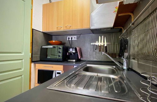 Les Ayguades House | Charming 2-Room House, 4 Sleeps, A/C, Terrace, BBQ, Near Beach and Shops, Pet-Friendly