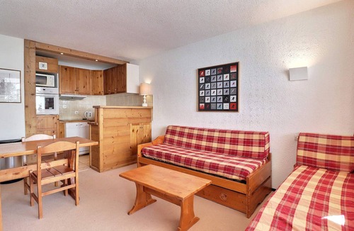 Meribel-Mottaret Apartment | Charming 2-Room, South Balcony, Ski-In/Ski-Out