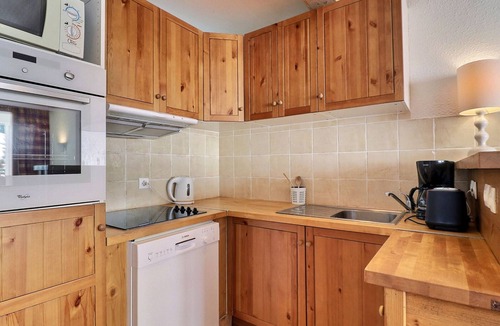 Meribel-Mottaret Apartment | Charming 2-Room, South Balcony, Ski-In/Ski-Out