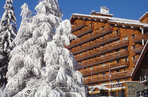 Meribel-Mottaret Apartment | Charming 2-Room, South Balcony, Ski-In/Ski-Out