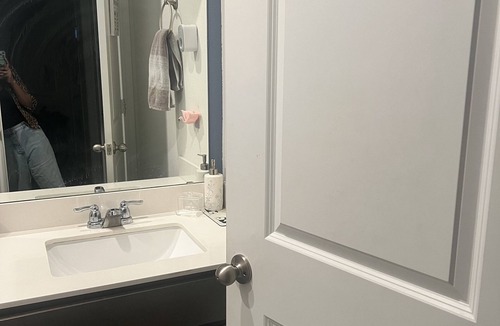 Aubrey House | Charming 2 upstairs bedrooms in a private residence shared space Sleeps 2-4.