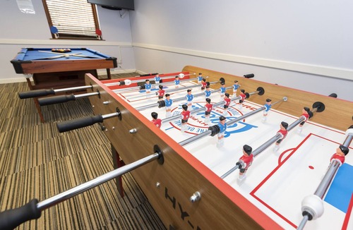 Eversley Apartment | Charming 20-Bed self contained dwelling in Hook