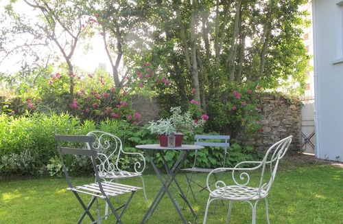 Bouvron Cottage | Charming 20th-Century House, 8 Bikes, Garden, Ping-Pong, Near Amenities