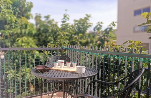 La Jetee Apartment | Charming 2BR apt with AC, 170m from beach, sleeps 6, parking