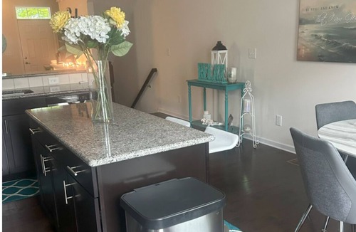 Huntersville House | Charming 2BD/2.5BA Retreat in the Heart of Huntersville – Walk to Downtown!