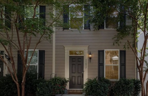Huntersville House | Charming 2BD/2.5BA Retreat in the Heart of Huntersville – Walk to Downtown!