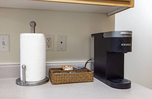 Covington Apartment | Charming 2BD/2BA Retreat in Covington, WA