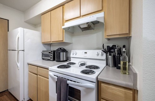 Covington Apartment | Charming 2BD/2BA Retreat in Covington, WA