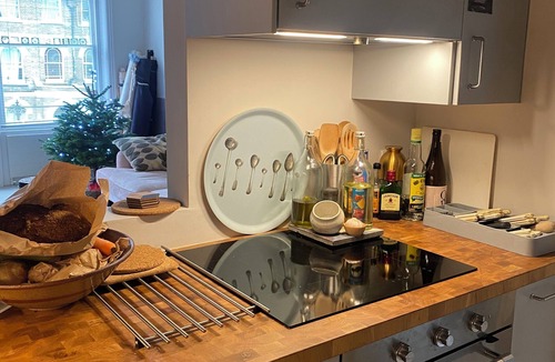 Cantelowes Apartment | Charming 2BD Hideaway - Caledonian Road, Camden!